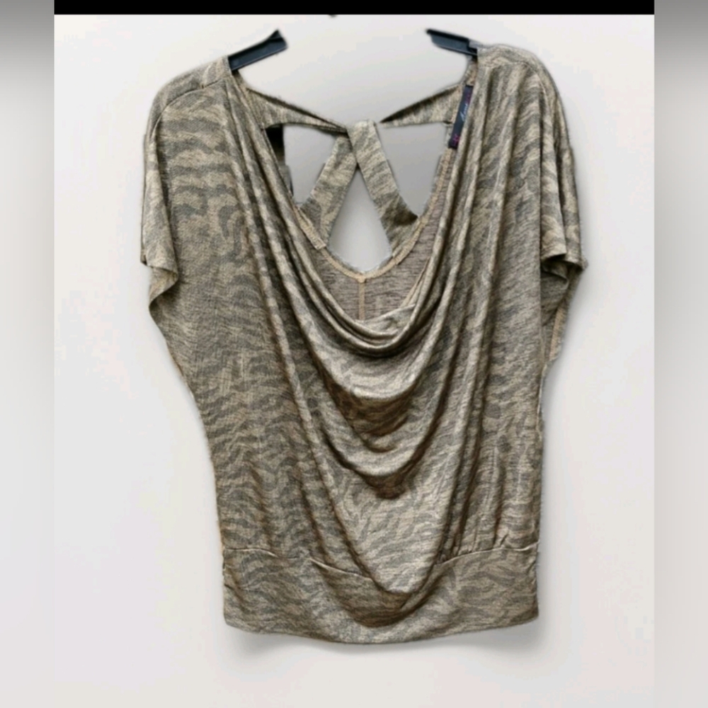 Hearts Soul Scoop/Cowl Neck Sleeveless Leopard Print Top Plus Size 1X